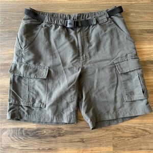 The North Face men’s Dark Gray shorts size Large. Excellent condition.